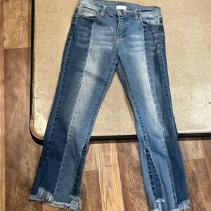 Chic Blue Ankle Jeans with Frayed Hem